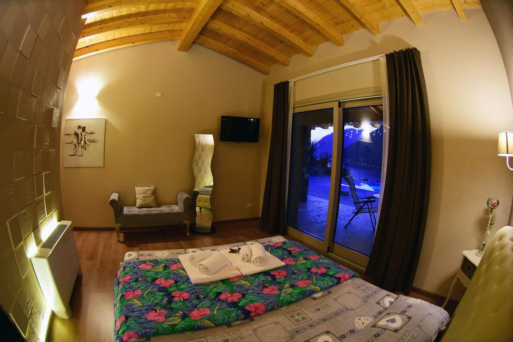 Agriturismo Le Fontane Сале-Маразино Номер фото